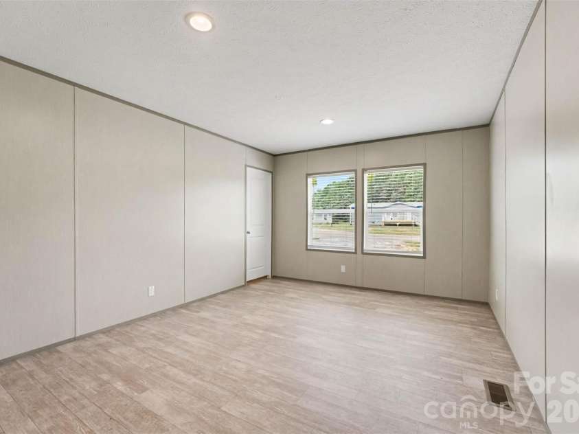 807 EagleView Lane, Lawndale, NC 28090.  MLS# CAR4424915, YatesRealty ID 51195. 