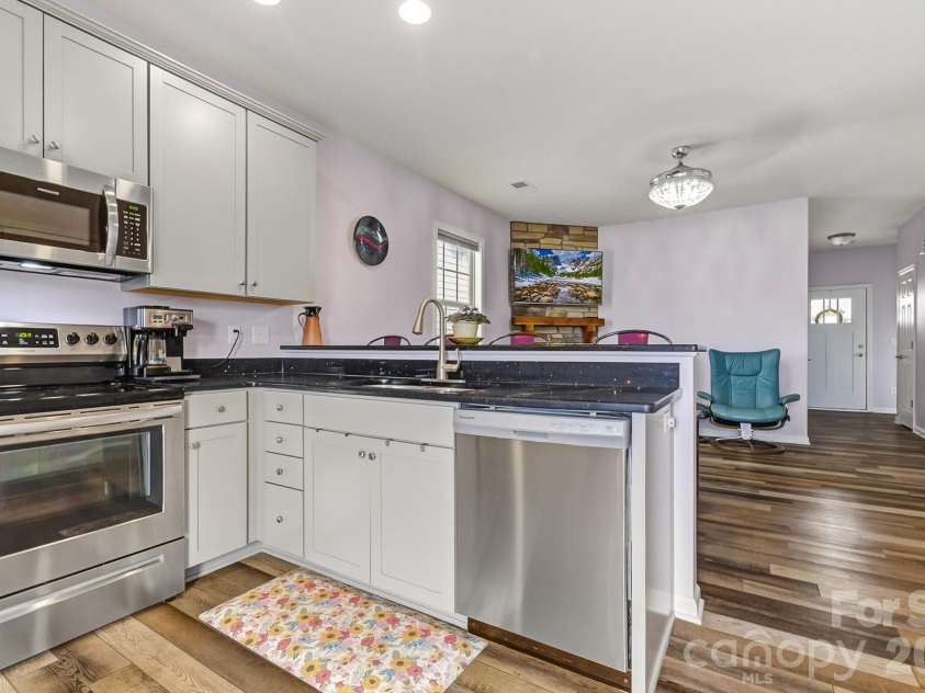 91 Cardwell Lane, Fletcher, NC 28732.  MLS# CAR4425132, YatesRealty ID 51196. 