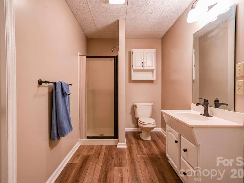 1808 Arbor Way Drive, Shelby, NC 28150.  MLS# CAR4425151, YatesRealty ID 51197. Basement Bathroom