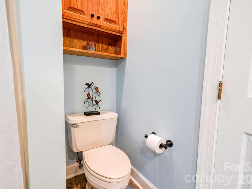 1808 Arbor Way Drive, Shelby, NC 28150.  MLS# CAR4425151, YatesRealty ID 51197. Bathroom 2