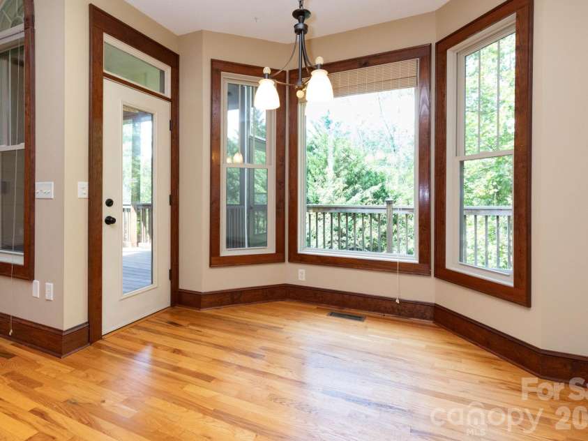 5 Meadowbrook Lane, Weaverville, NC 28787.  MLS# CAR4425213, YatesRealty ID 51199. Breakfast Nook