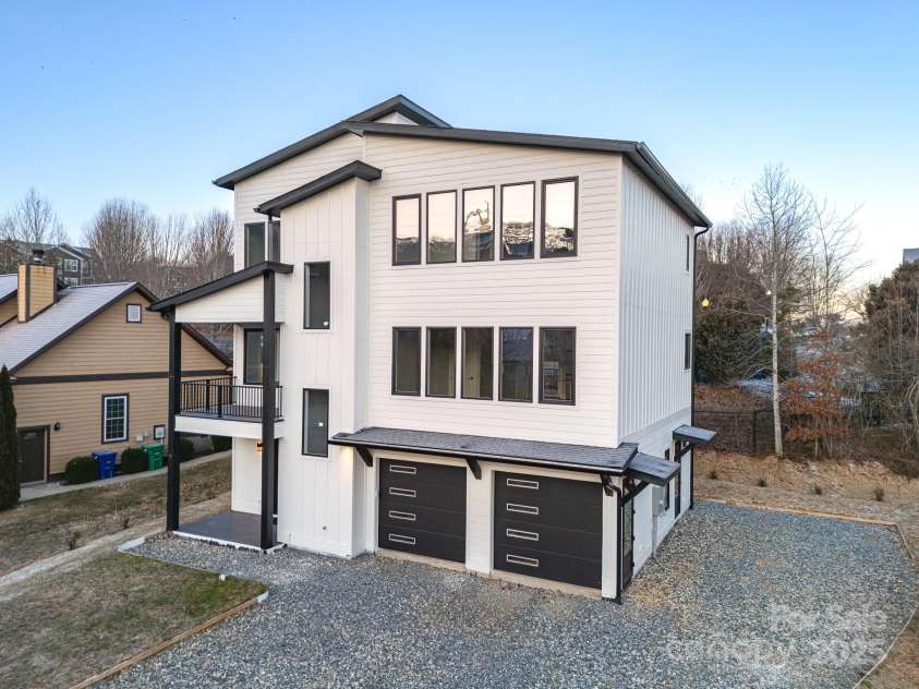 9 Azure Sage Way, Asheville, NC 28806.  MLS# CAR4212692, YatesRealty ID 512. 