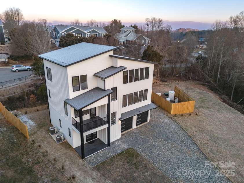 9 Azure Sage Way, Asheville, NC 28806.  MLS# CAR4212692, YatesRealty ID 512. 