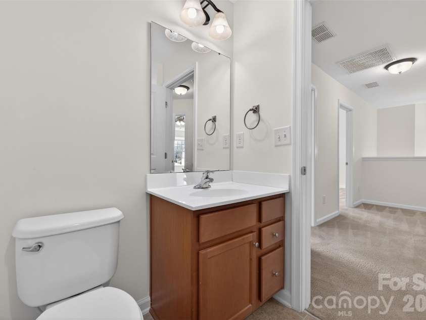 11515 Elizabeth Madison Court, Charlotte, NC 28277.  MLS# CAR4355465, YatesRealty ID 5120. Second full bath 