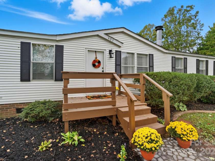 405 Briarwood Court, Mount Holly, NC 28120.  MLS# CAR4237415, YatesRealty ID 5120. 