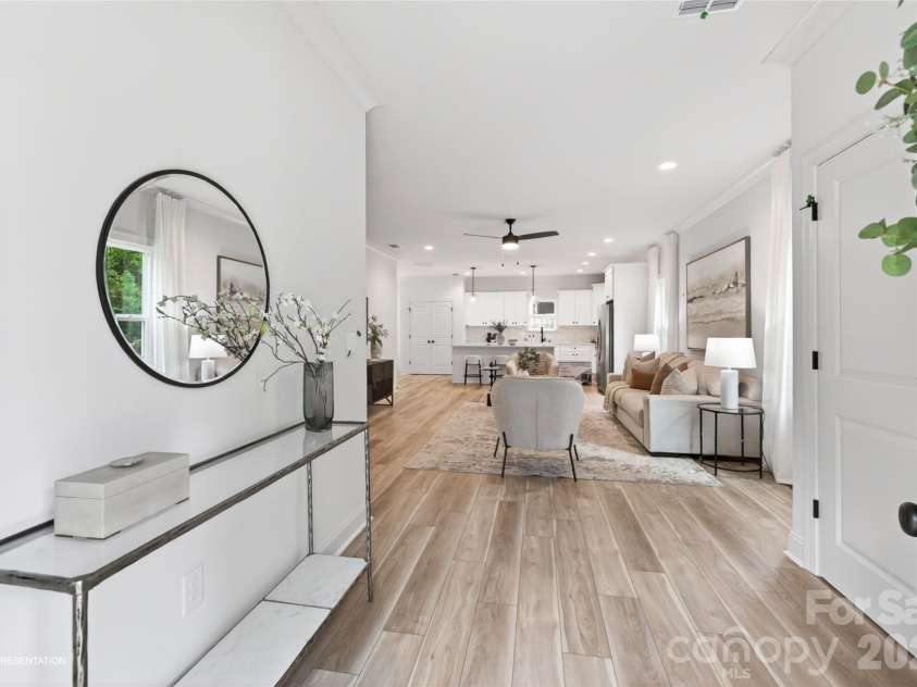 9006 Pinenoll Lane, Charlotte, NC 28215.  MLS# CAR4414590, YatesRealty ID 51200. Representation