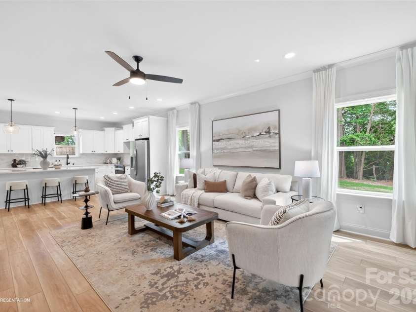 9006 Pinenoll Lane, Charlotte, NC 28215.  MLS# CAR4414590, YatesRealty ID 51200. Representation