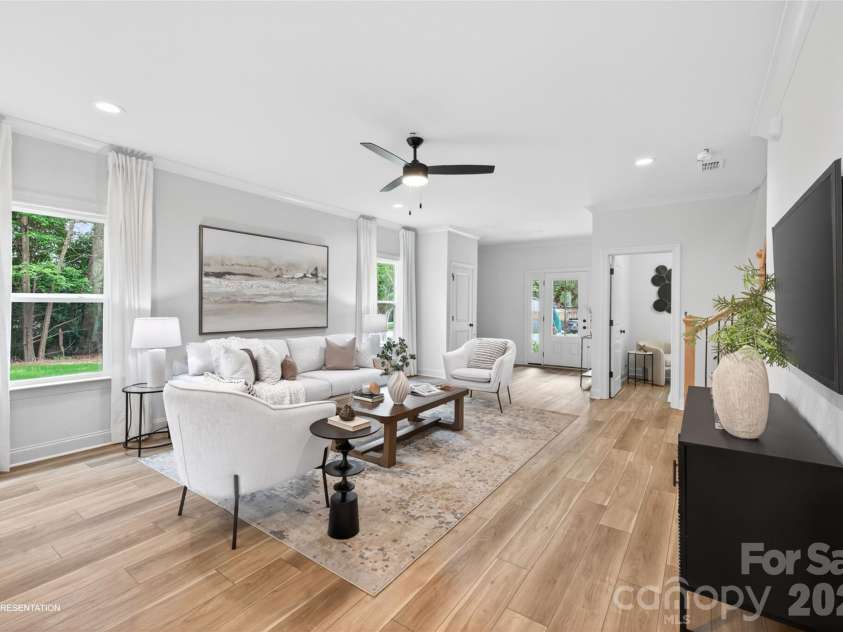 9006 Pinenoll Lane, Charlotte, NC 28215.  MLS# CAR4414590, YatesRealty ID 51200. Representation
