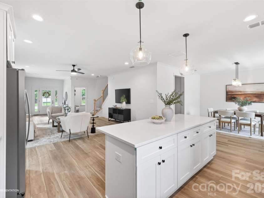9006 Pinenoll Lane, Charlotte, NC 28215.  MLS# CAR4414590, YatesRealty ID 51200. Representation