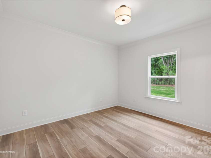 9006 Pinenoll Lane, Charlotte, NC 28215.  MLS# CAR4414590, YatesRealty ID 51200. Representation