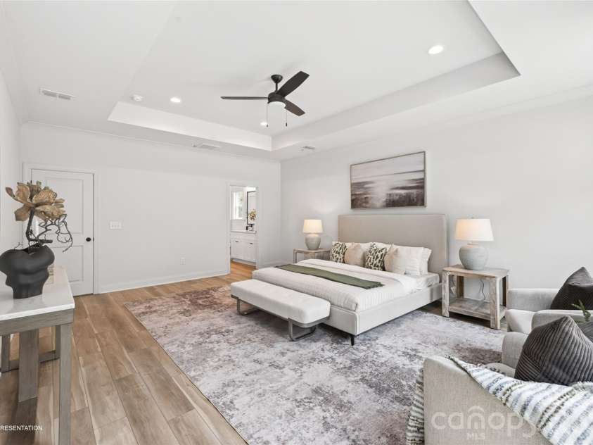 9006 Pinenoll Lane, Charlotte, NC 28215.  MLS# CAR4414590, YatesRealty ID 51200. Representation