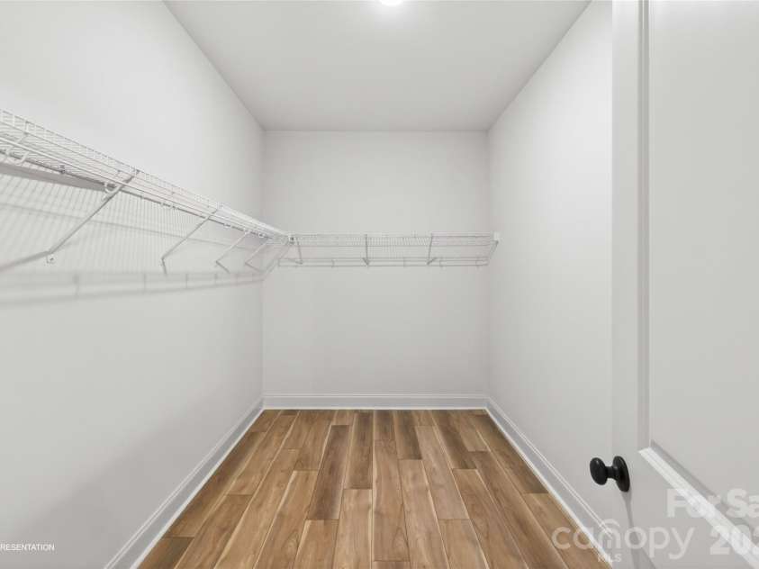 9006 Pinenoll Lane, Charlotte, NC 28215.  MLS# CAR4414590, YatesRealty ID 51200. Representation
