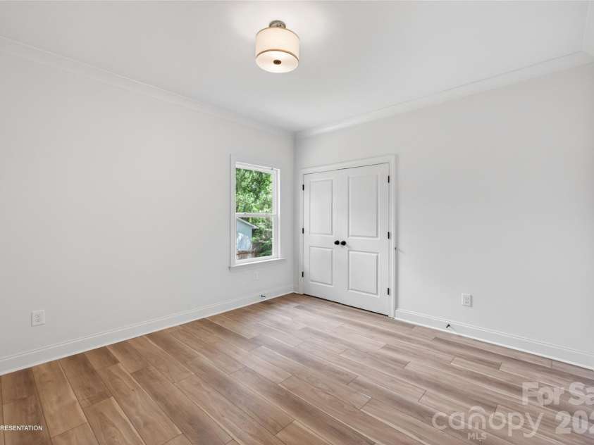 9006 Pinenoll Lane, Charlotte, NC 28215.  MLS# CAR4414590, YatesRealty ID 51200. Representation
