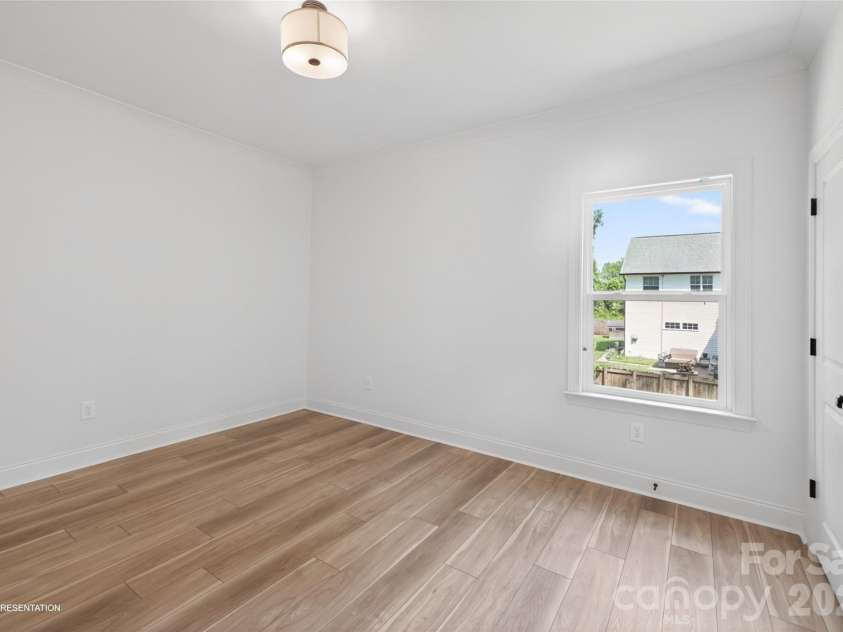 9006 Pinenoll Lane, Charlotte, NC 28215.  MLS# CAR4414590, YatesRealty ID 51200. Representation