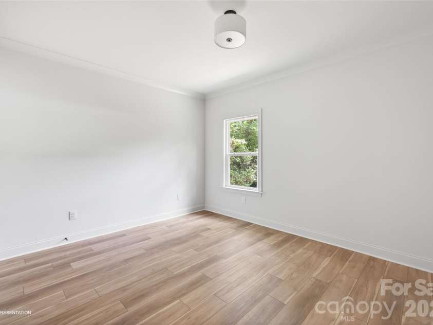 9006 Pinenoll Lane, Charlotte, NC 28215.  MLS# CAR4414590, YatesRealty ID 51200. Representation
