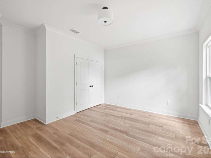 9006 Pinenoll Lane, Charlotte, NC 28215.  MLS# CAR4414590, YatesRealty ID 51200. Representation