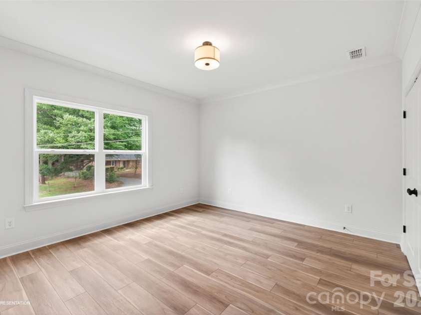 9006 Pinenoll Lane, Charlotte, NC 28215.  MLS# CAR4414590, YatesRealty ID 51200. Representation