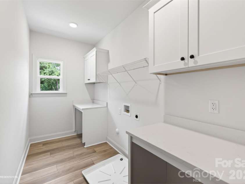 9006 Pinenoll Lane, Charlotte, NC 28215.  MLS# CAR4414590, YatesRealty ID 51200. Representation