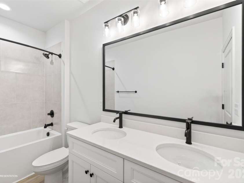 9006 Pinenoll Lane, Charlotte, NC 28215.  MLS# CAR4414590, YatesRealty ID 51200. Representation