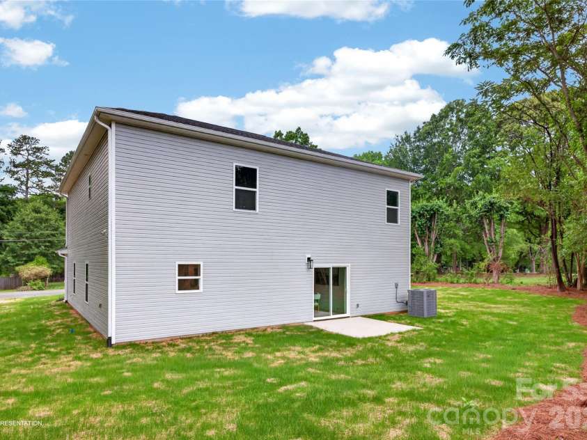 9006 Pinenoll Lane, Charlotte, NC 28215.  MLS# CAR4414590, YatesRealty ID 51200. Representation