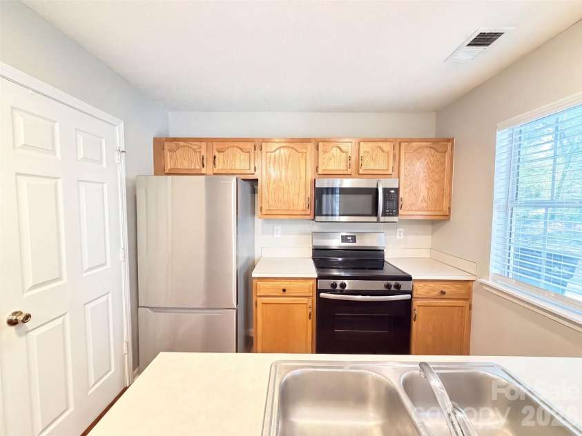 12605 Tucker Crossing Lane, Charlotte, NC 28273.  MLS# CAR4425590, YatesRealty ID 51205. 