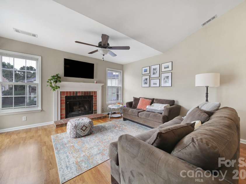 3208 Selwyn Farms Lane, Charlotte, NC 28209.  MLS# CAR4420524, YatesRealty ID 51206. 