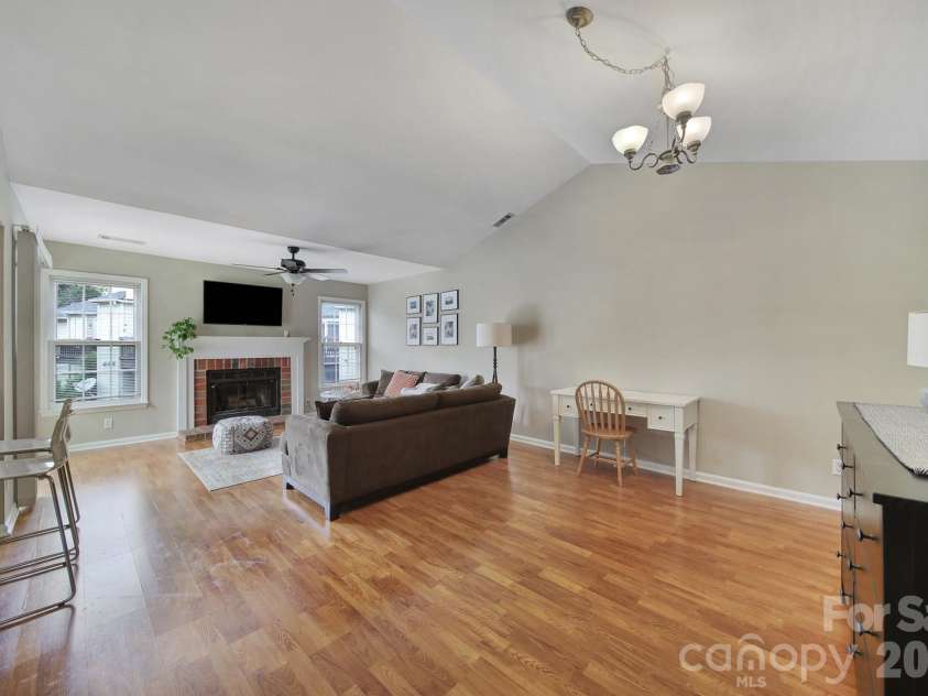 3208 Selwyn Farms Lane, Charlotte, NC 28209.  MLS# CAR4420524, YatesRealty ID 51206. 