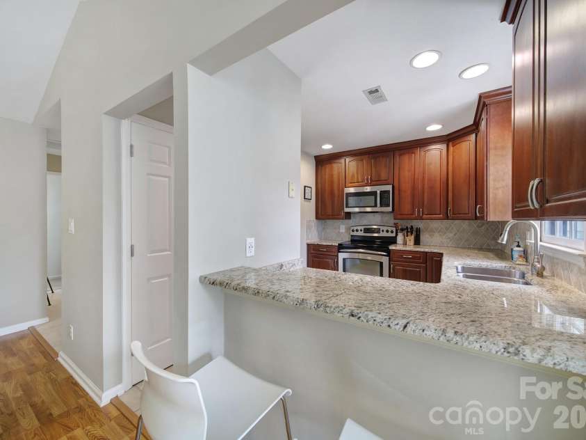 3208 Selwyn Farms Lane, Charlotte, NC 28209.  MLS# CAR4420524, YatesRealty ID 51206. 