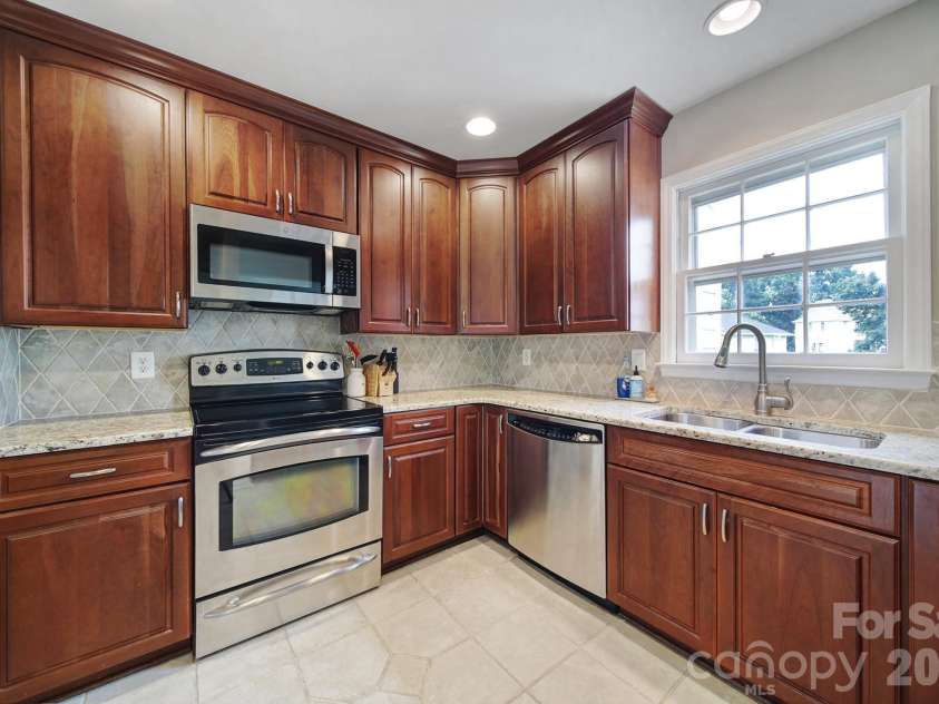 3208 Selwyn Farms Lane, Charlotte, NC 28209.  MLS# CAR4420524, YatesRealty ID 51206. 