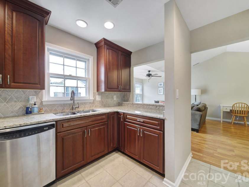 3208 Selwyn Farms Lane, Charlotte, NC 28209.  MLS# CAR4420524, YatesRealty ID 51206. 