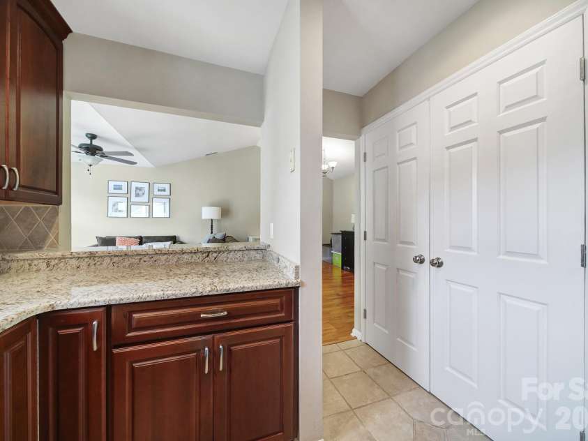 3208 Selwyn Farms Lane, Charlotte, NC 28209.  MLS# CAR4420524, YatesRealty ID 51206. 