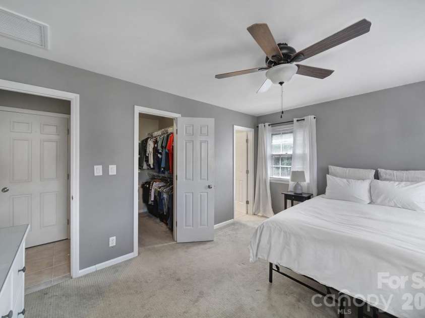 3208 Selwyn Farms Lane, Charlotte, NC 28209.  MLS# CAR4420524, YatesRealty ID 51206. 