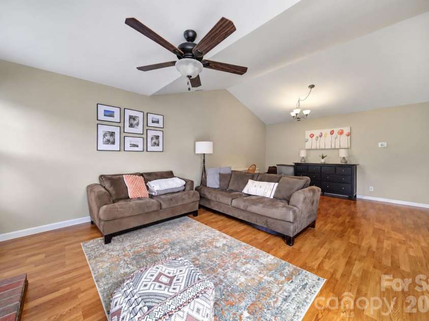 3208 Selwyn Farms Lane, Charlotte, NC 28209.  MLS# CAR4420524, YatesRealty ID 51206. 