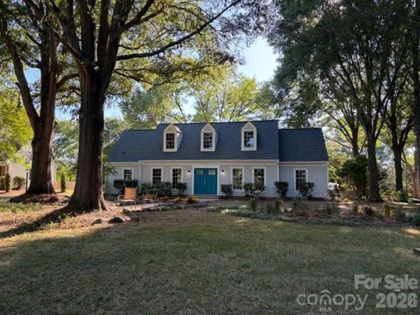 2041 Glouchester Circle, Charlotte, NC 28226.  MLS# CAR4425586, YatesRealty ID 51207. 
