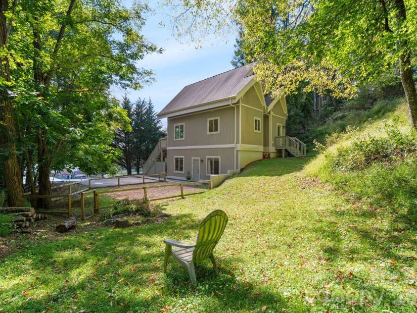 502 Queen Street, Boone, NC 28607.  MLS# CAR4425596, YatesRealty ID 51210. 