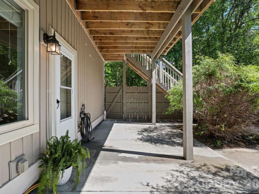 502 Queen Street, Boone, NC 28607.  MLS# CAR4425596, YatesRealty ID 51210. 