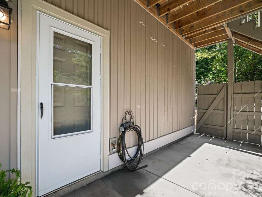 502 Queen Street, Boone, NC 28607.  MLS# CAR4425596, YatesRealty ID 51210. 