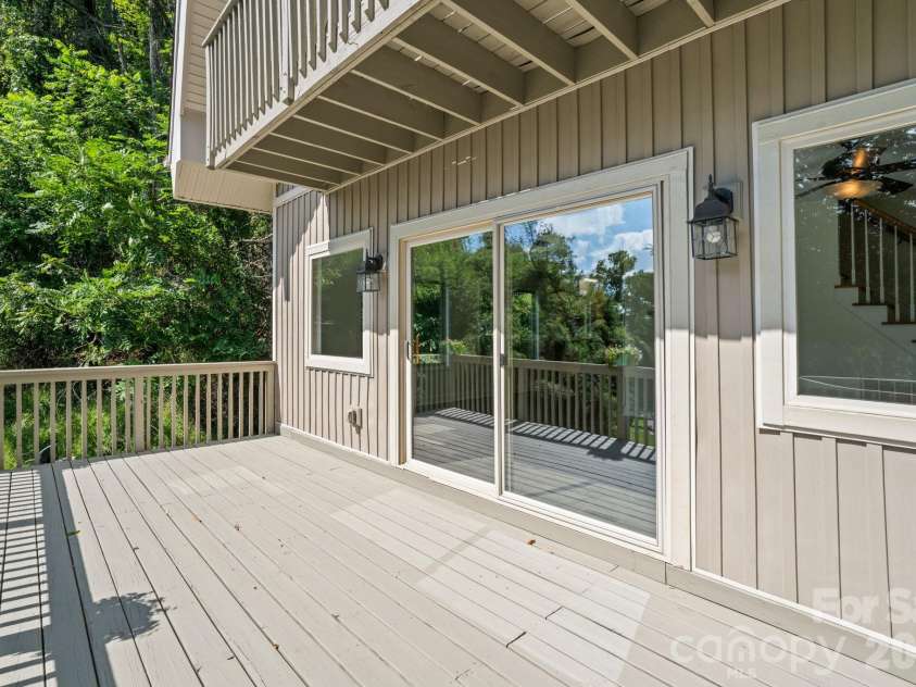 502 Queen Street, Boone, NC 28607.  MLS# CAR4425596, YatesRealty ID 51210. 