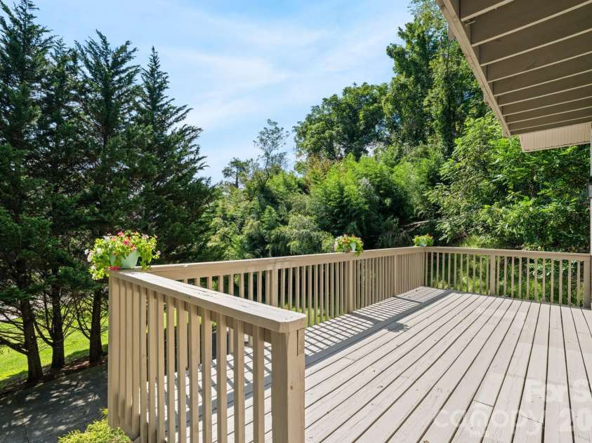 502 Queen Street, Boone, NC 28607.  MLS# CAR4425596, YatesRealty ID 51210. 