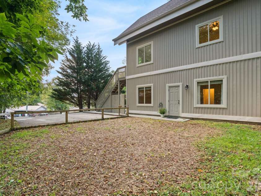 502 Queen Street, Boone, NC 28607.  MLS# CAR4425596, YatesRealty ID 51210. 