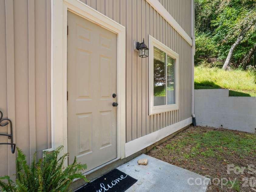 502 Queen Street, Boone, NC 28607.  MLS# CAR4425596, YatesRealty ID 51210. 