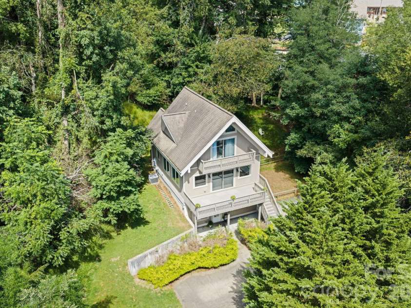 502 Queen Street, Boone, NC 28607.  MLS# CAR4425596, YatesRealty ID 51210. 