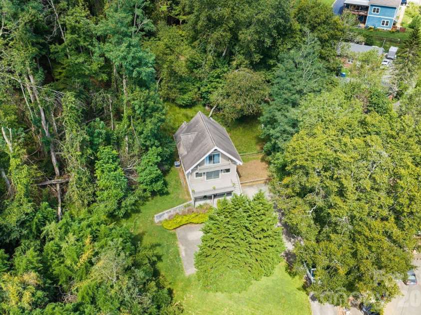 502 Queen Street, Boone, NC 28607.  MLS# CAR4425596, YatesRealty ID 51210. 
