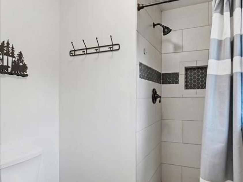 30 Whippoorwill Drive, Weaverville, NC 28787.  MLS# CAR4425568, YatesRealty ID 51211. Primary Bathroom