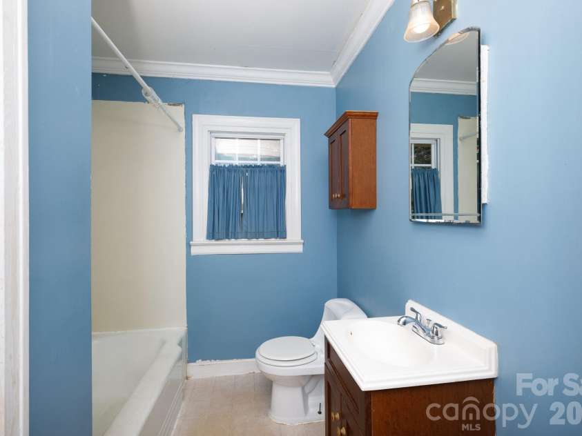 1017 Woodland Drive, Gastonia, NC 28054.  MLS# CAR4425603, YatesRealty ID 51213. Bath 2 in hallway