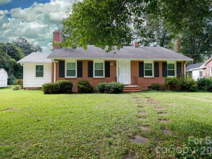 1017 Woodland Drive, Gastonia, NC 28054.  MLS# CAR4425603, YatesRealty ID 51213. Front