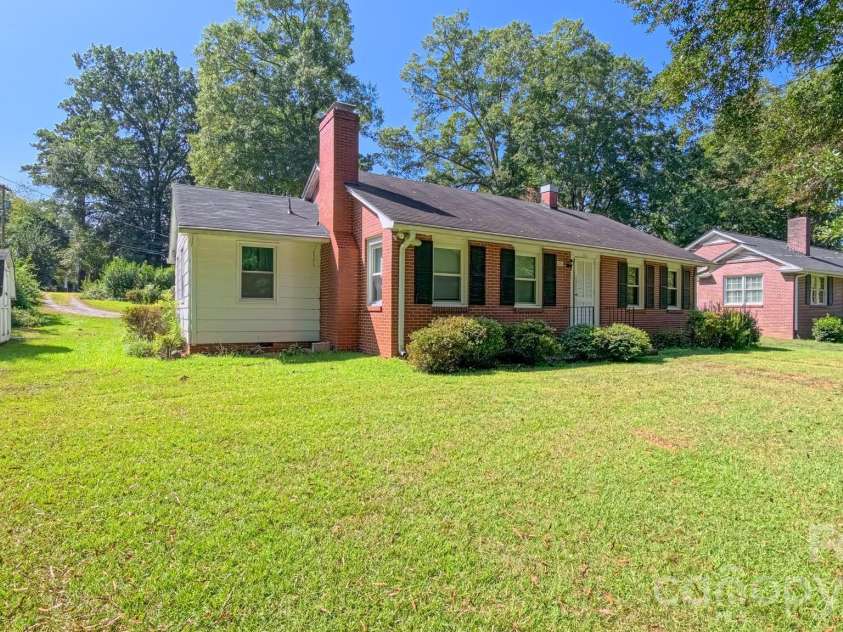 1017 Woodland Drive, Gastonia, NC 28054.  MLS# CAR4425603, YatesRealty ID 51213. Huge yard
