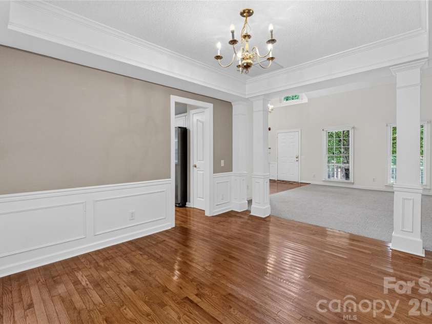 5726 Swanston Drive, Charlotte, NC 28269.  MLS# CAR4425561, YatesRealty ID 51217. 