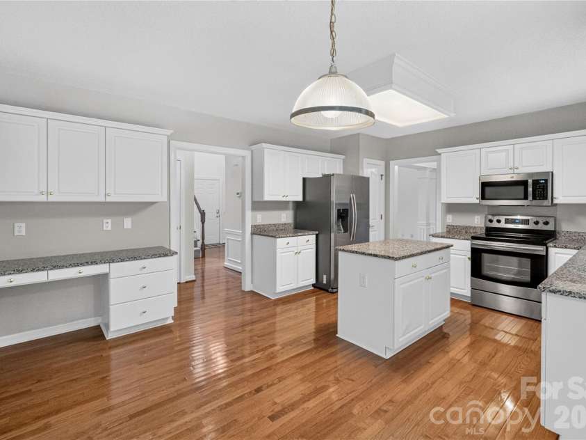 5726 Swanston Drive, Charlotte, NC 28269.  MLS# CAR4425561, YatesRealty ID 51217. 