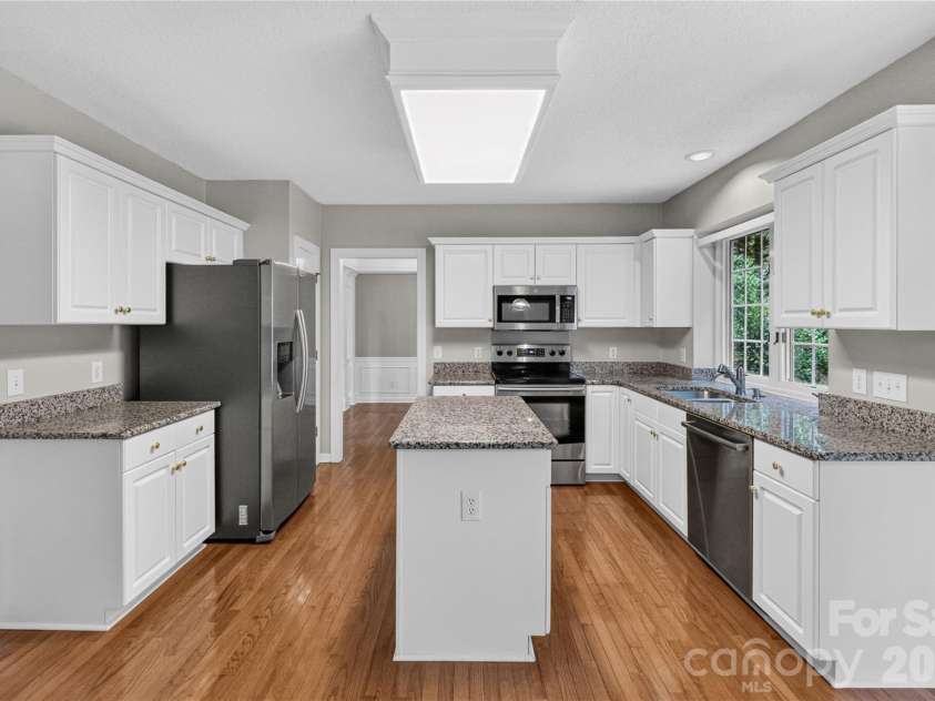 5726 Swanston Drive, Charlotte, NC 28269.  MLS# CAR4425561, YatesRealty ID 51217. 